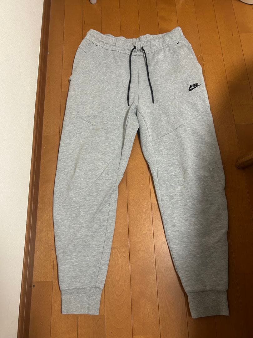 Nike テックフリース　ズボン